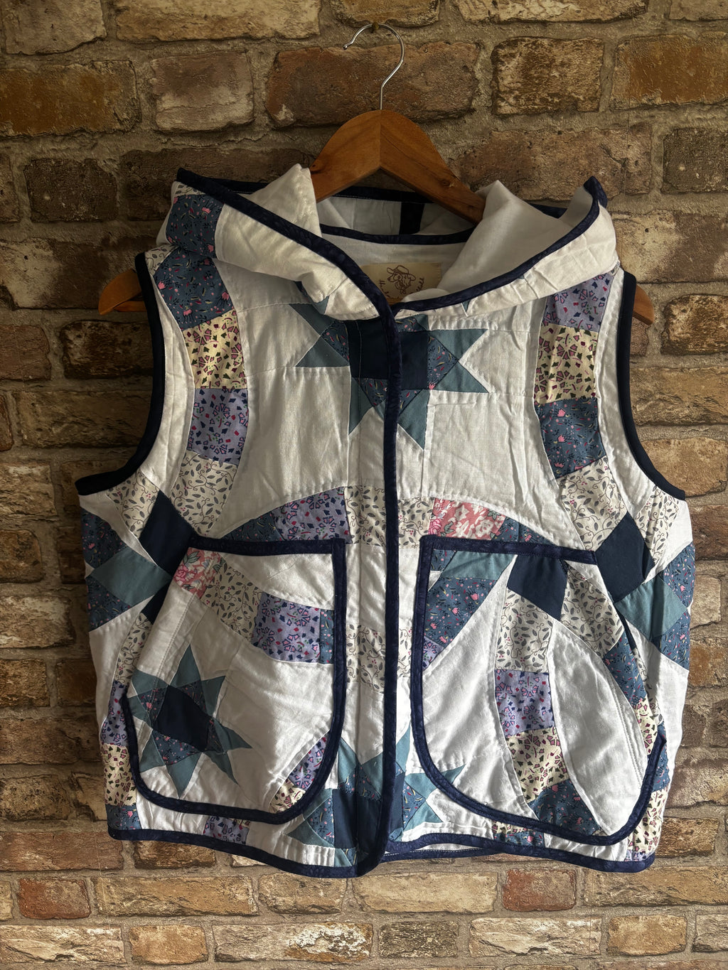 Sleeveless Zip Up Hooded Gilet