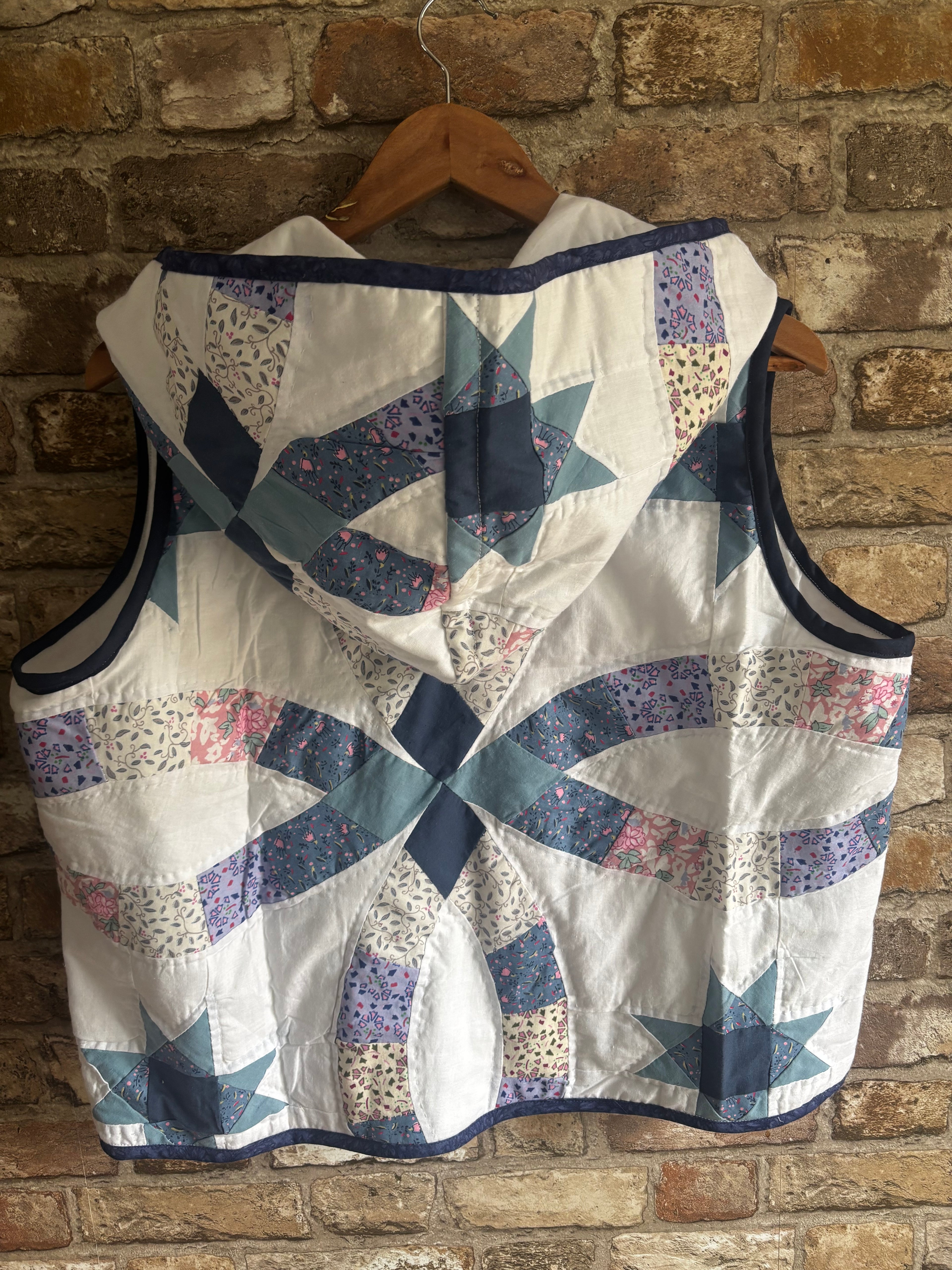 Sleeveless Zip Up Hooded Gilet