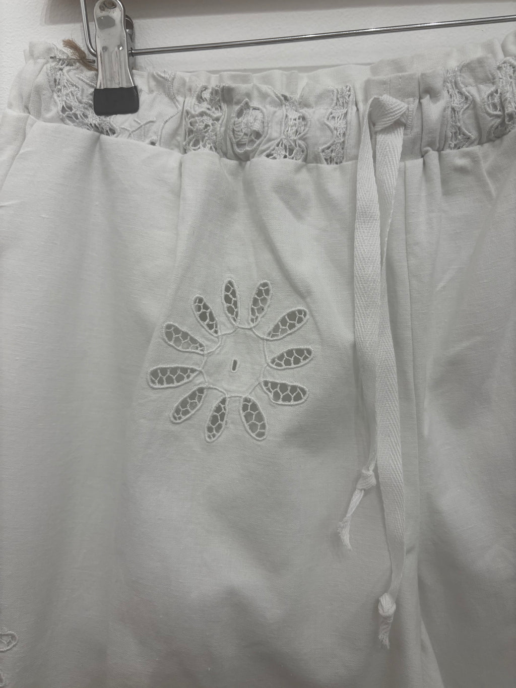 Scallop Edge Crop Trousers