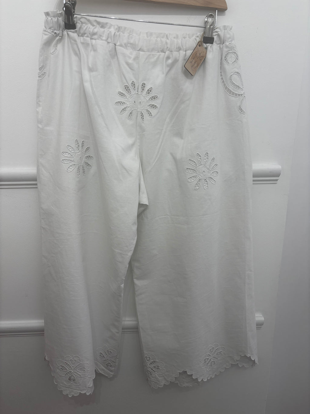 Scallop Edge Crop Trousers